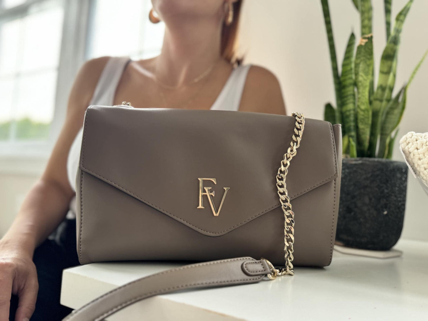 Sac à bandoulière, Collection Livianna, Taupe et noir