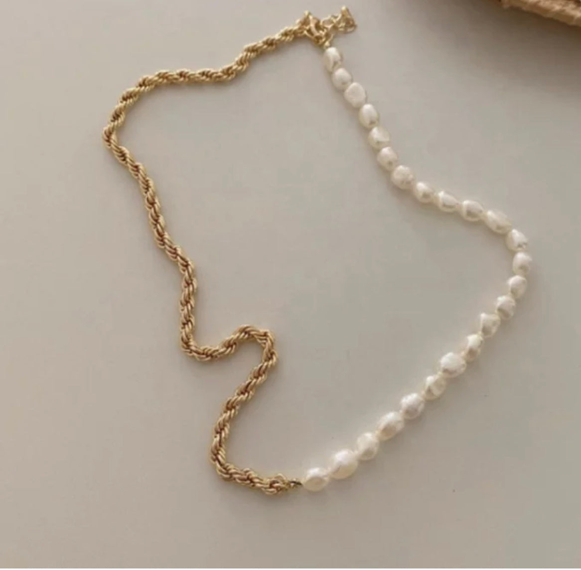 Collier torsadé plaqué or 18k avec perles