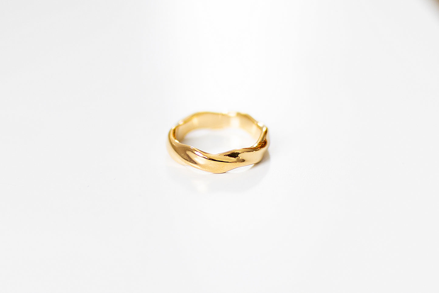 Bague vaguée minimaliste