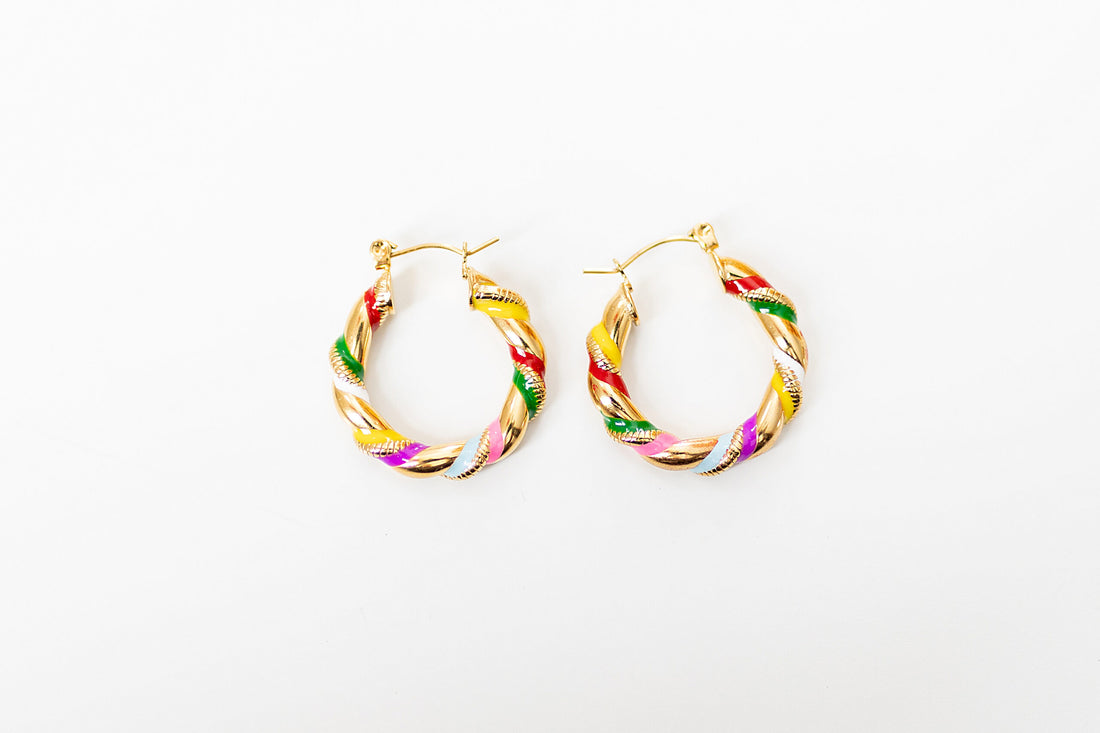 Boucles d'oreilles or torsadées colorées